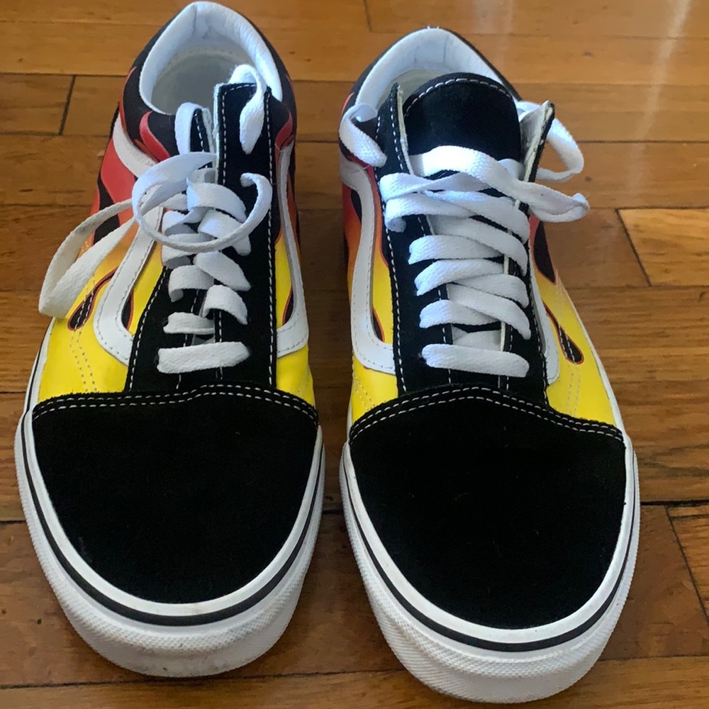 Low top Vans Black/ White with fire